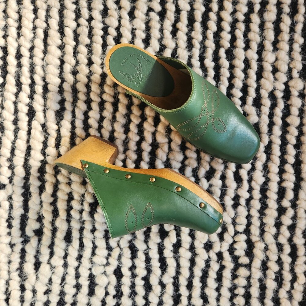 Bird of Flight Shy Clog - Picture 2 of 5